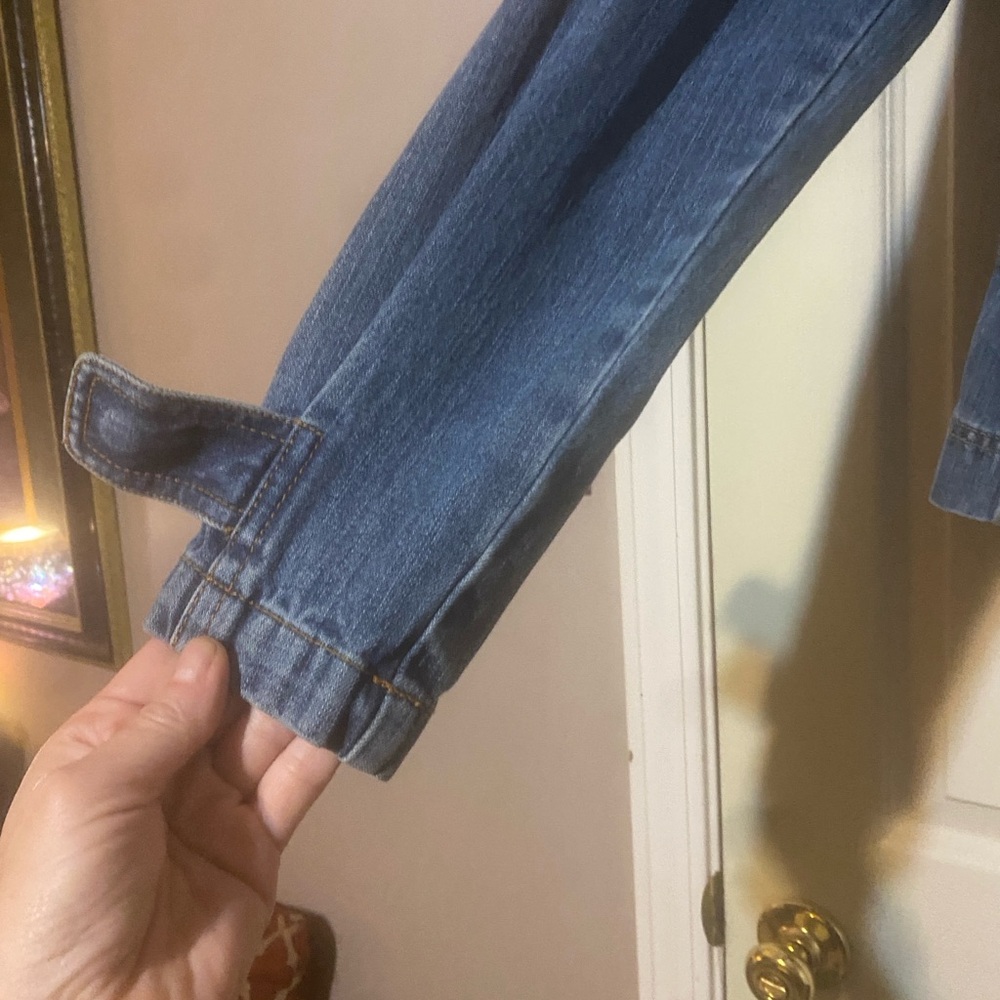 Stylish Blue Denim Jacket - Picture 2 of 6